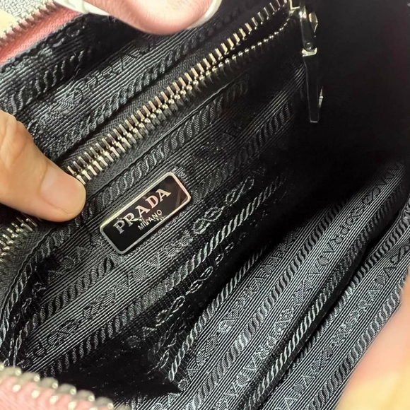 100% Authentic Prada Shoulder Bag 835-102324 - Picture 15 of 15